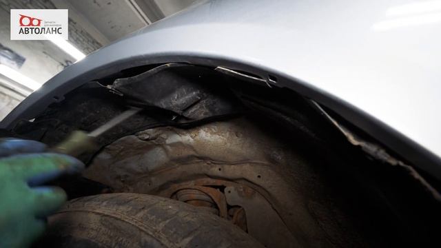 Демонтаж переднего бампера, фар, крыльев, капота и дверей на Mitsubishi L200. смотреть онлайн