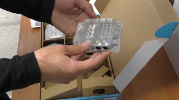 Распаковываем робототехнический конструктор mBot v 1.1 Blue (Bluetooth Version)