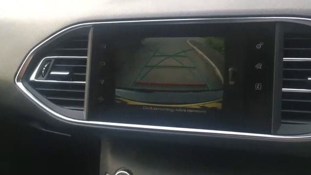 Electronic parking brake and reversing camera aid (2014 Peugeot 308) смотреть онлайн