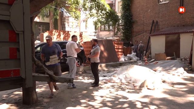 У Дніпрі демонтаж гаража у дворі будинку здійснили не заради благоустрою, а в інтересах забудовника смотреть онлайн