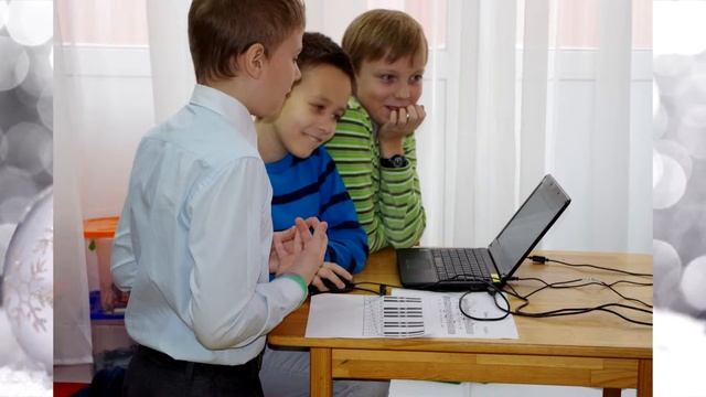 Новогодние музыкальные роботы смотреть онлайн
