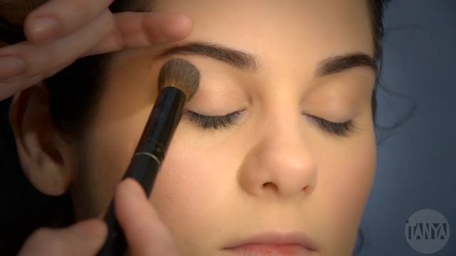Простой женственный макияж на 8 марта. Сияющая кожа. смотреть онлайн