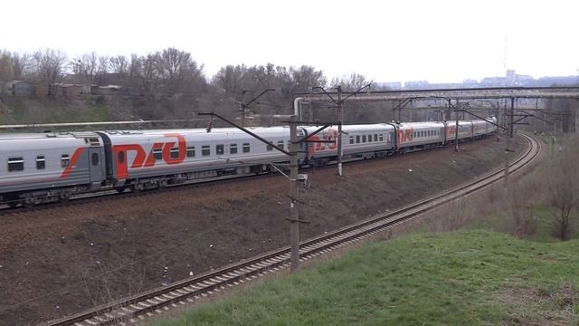 Passenger train with locomotive EP1M-614 in Rostov-on-Don смотреть онлайн