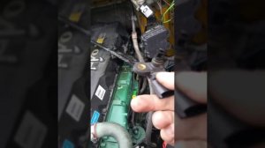 Чистка датчика давления турбины Вольво D13 / Turbo pressure sensor cleaning on Volvo D13 2011