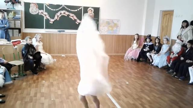 Моя бабочка Алёнка . Новогодний утренник. смотреть онлайн