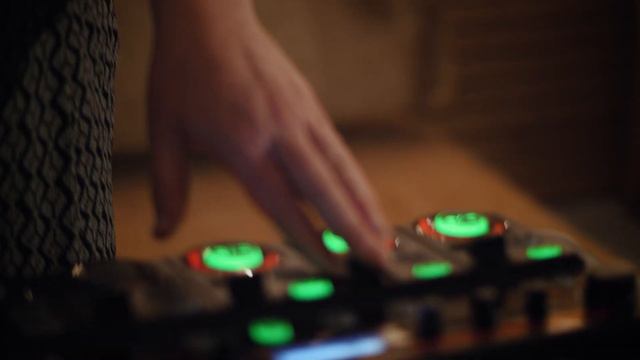 "Colours" Improvisation Over Loops - Gitte Wolffson смотреть онлайн