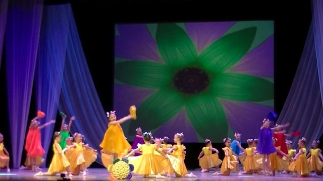 Танец-Цветик Семисветик. Ученицы 2 класса школы танца Елены Морозовой. 03.03.2024 смотреть онлайн