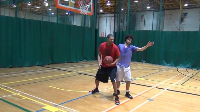 How To Score In The Paint: Dribbling Drop Step Post Move + Drop Step Counter смотреть онлайн