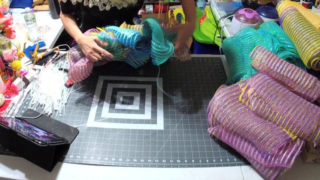 Carmen's 2019 ,Carnation Flower wreath with Butterfly смотреть онлайн