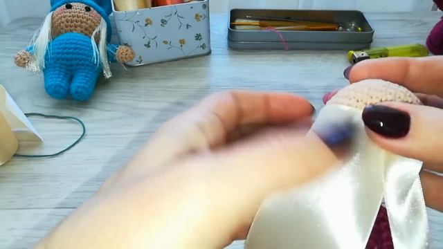 Волосы из атласной ленты для вязаной куклы смотреть онлайн
