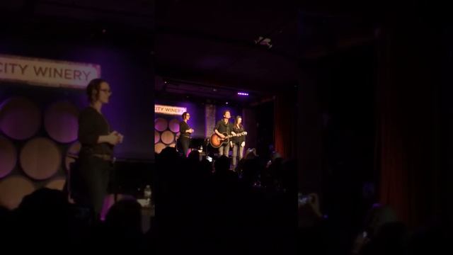 Sara Barielles, Ingrid Michaelson and Richard Marx singing Right Here Waiting at the City Winery. смотреть онлайн