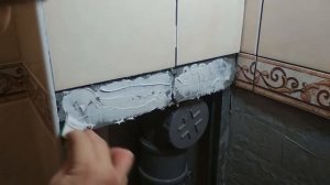 Как приклеить отпавшую плитку. Отвалилась кафельная плитка? Приклеиваем отвалившуюся плитку на мест