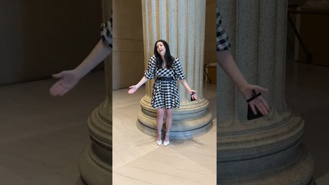 BELTING "ARABIAN NIGHTS" FROM ALADDIN IN AN EMPTY MUSEUM смотреть онлайн
