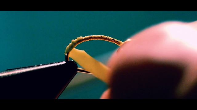 Нимфа пупа ручейника. Крючок №18 смотреть онлайн