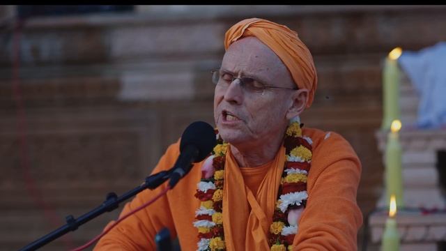 Nov 16th 2022 || Evening Kirtan at Kusum Sarovar смотреть онлайн