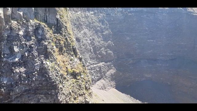 Подъем на действующий вулкан Везувий. Как добраться самостоятельно? смотреть онлайн