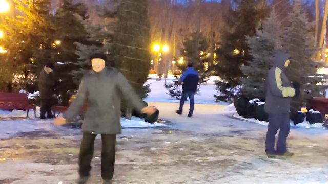 ЗА ЧЕТЫРЕ МОРЯ! СЧАСТЛИВЫЕ МОМЕНТЫ ИЗ ПАРКА ГОРЬКОГО ХАРЬКОВ ТАНЦЫ смотреть онлайн