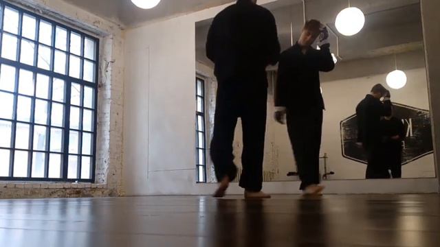 Алипов машет руками и чуть-чуть ногами смотреть онлайн