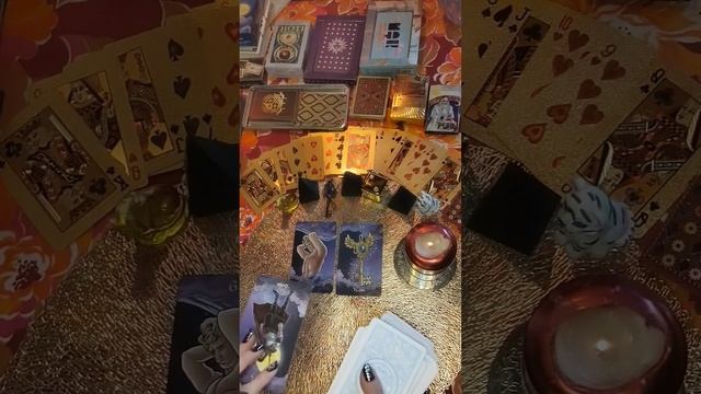 СКУЧАЕТ ЛИ ОН ПО ВАМ? #shortvideo #гадание смотреть онлайн