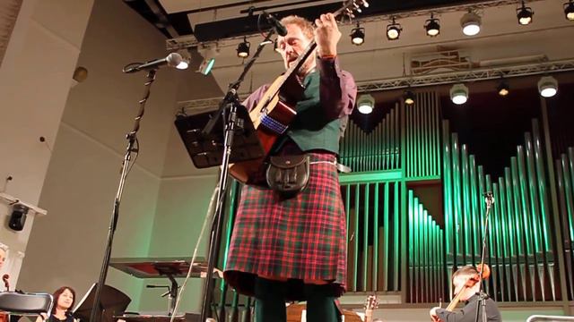 Томми Бивитт поет Высоцкого - 1 смотреть онлайн