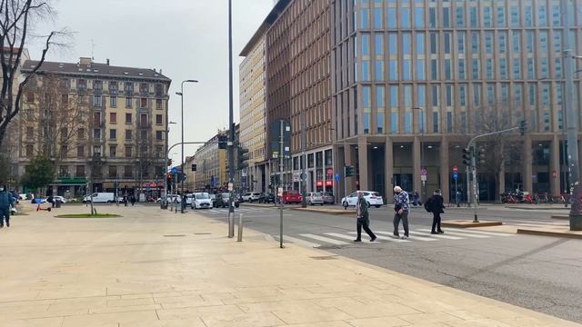 Milano Centrale | A walk through Milan Railway Station 2021 смотреть онлайн