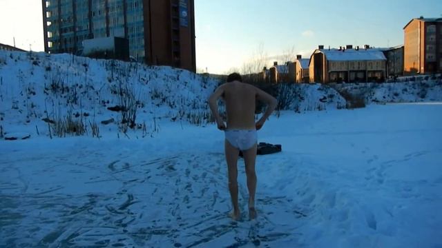 Купание в снегу на озере перед Новым Годом! Второе видео! смотреть онлайн