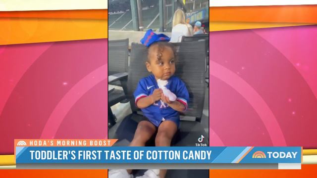 Watch This Little Girl Try Cotton Candy For The First Time смотреть онлайн