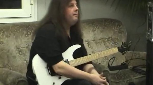 Michael Romeo shows solo trick and warm ups