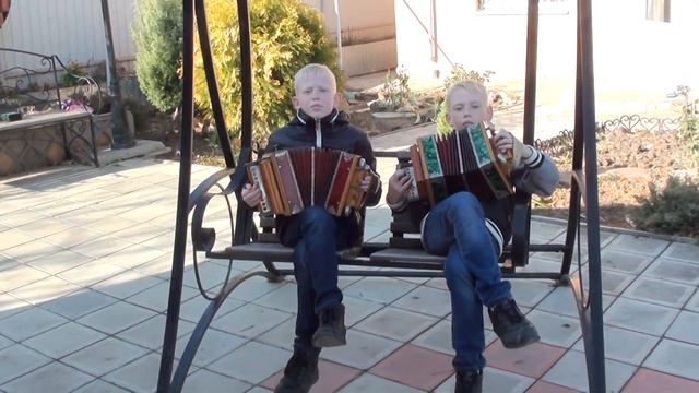 Саратовская гармошка. Играют братья Пастуховы. смотреть онлайн