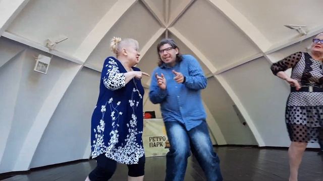 Я знаю ты в курсе,что ты в моем вкусе!!!Танцы в парке Горького,Харьков. смотреть онлайн