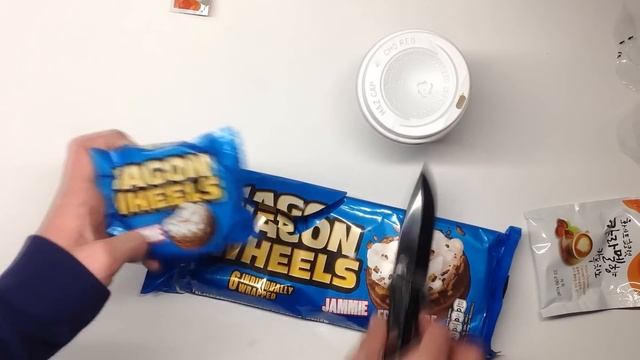 Wagon Wheels и Капучино с белым шоколадом [Обзор еды #68]