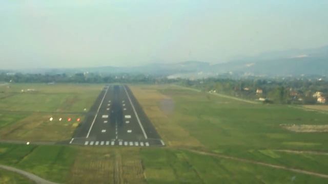 Landing in Tirana Airport смотреть онлайн