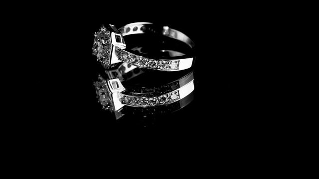 Кольцо из белого золота с бриллиантами 1,17 карат (сертификат МГУ) смотреть онлайн