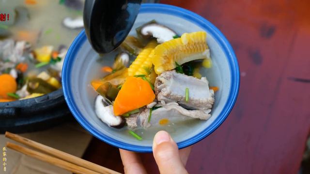 小勇做排骨海带汤，味道鲜美营养丰富，汤喝起来太香了，肉也好吃【农家的小勇】 смотреть онлайн