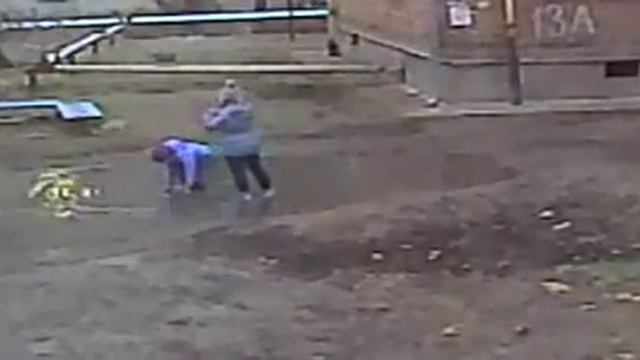 Рославль 12 Микрорайон Красноармейская 13 Б Дети гуляют в луже смотреть онлайн