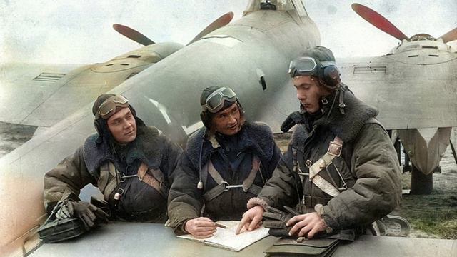 Своих хоронили отдельно, русских в одной могиле / Дневник солдата вермахта (4ч.) смотреть онлайн