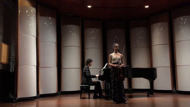 Aisha Corona plays Tchaikovsky Violín Concerto Op. 35 in D major. смотреть онлайн