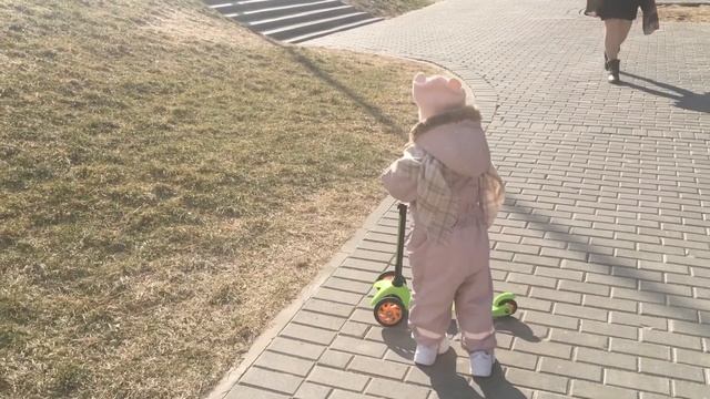 Прогулка с самокатом в ЖК Анкудиновский Парк. смотреть онлайн