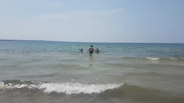 Купаемся в ледяной воде озера Мичиган смотреть онлайн