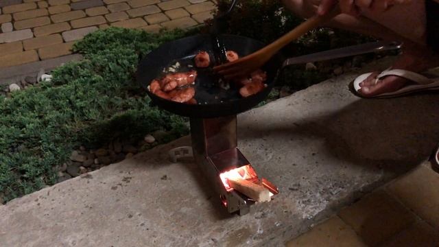 Жарим сосиски на походной печи Кемпер смотреть онлайн