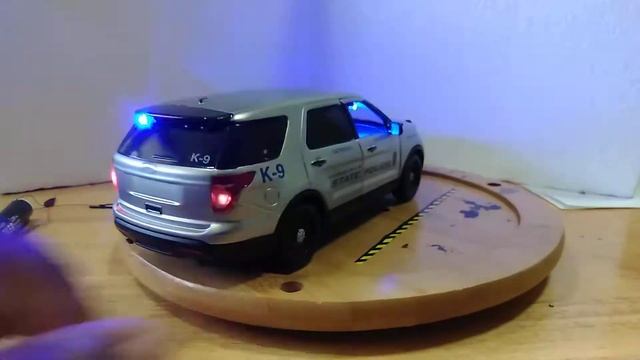 1/24 POLICE: Virginia State Police Utility with LEDs смотреть онлайн