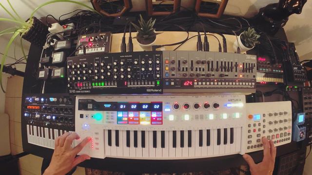 Deep somewhat obscure dawless progressive house w. SE-02, JX-08, Microfreak, Volca FM, Model:Sample смотреть онлайн