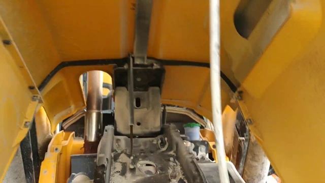 JCB 3cx- как открыть капот ?! где установлена ручка тросика капота ?! смотреть онлайн