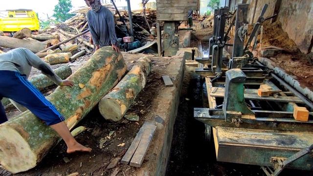 mata gergaji baja rontok seketika, besar dan keras ini ternyata dipenuhi ranjau paku.!! смотреть онлайн