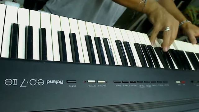 Roland ep 7 IIe (sound demonstration) смотреть онлайн