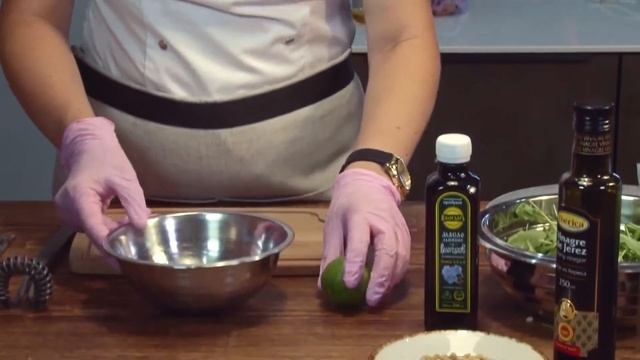 Как приготовить Детокс-салат с грейпфрутом, свёклой, рукколой, кедровым орехом и семенами льна . смотреть онлайн