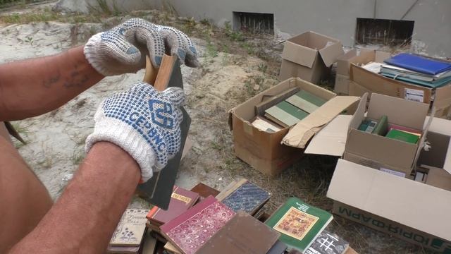 ОЧЕНЬ ДРЕВНИЕ КНИГИ! КАПСУЛА ВРЕМЕНИ! Часть 11. В поисках сокровищ / In search of treasures смотреть онлайн