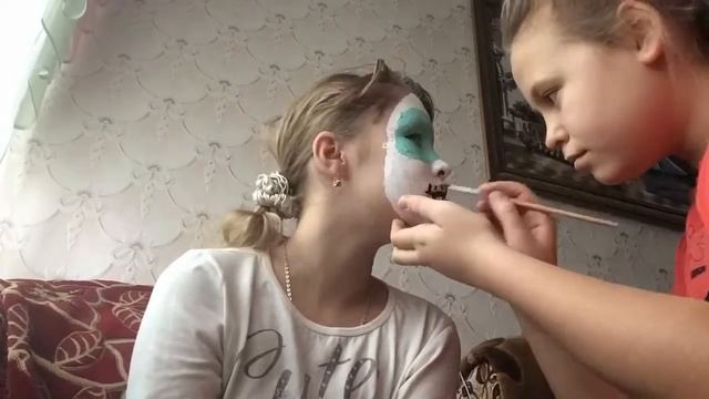 Как сделать лёгкий грим на Хэллоуин смотреть онлайн