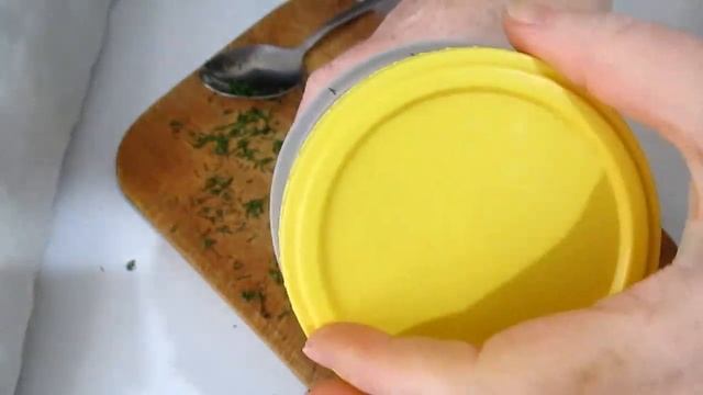 Зелень на зиму Как сохранить зелень СВЕЖЕЙ как правильно ЗАМОРОЗИТЬ Проверенный способ смотреть онлайн