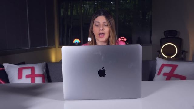 2018 MacBook Pro Unboxing & First Look! смотреть онлайн